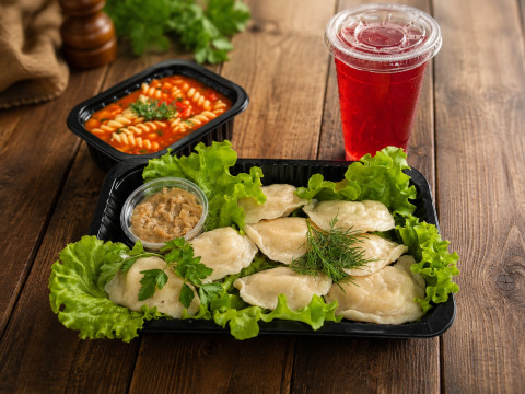 Zestaw pierogi ruskie 8 szt. + zupa pomidorowa
